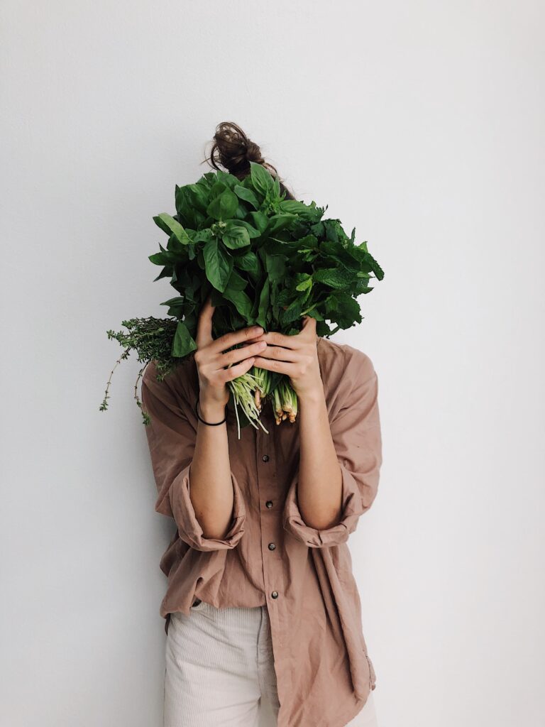 Imagen de Luisa Castillo, Nutricionista Vegetariana en Barcelona, guiando estrategias para una dieta vegetariana equilibrada.