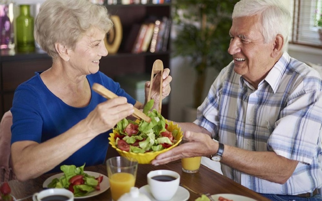 alimentación de un adulto mayor