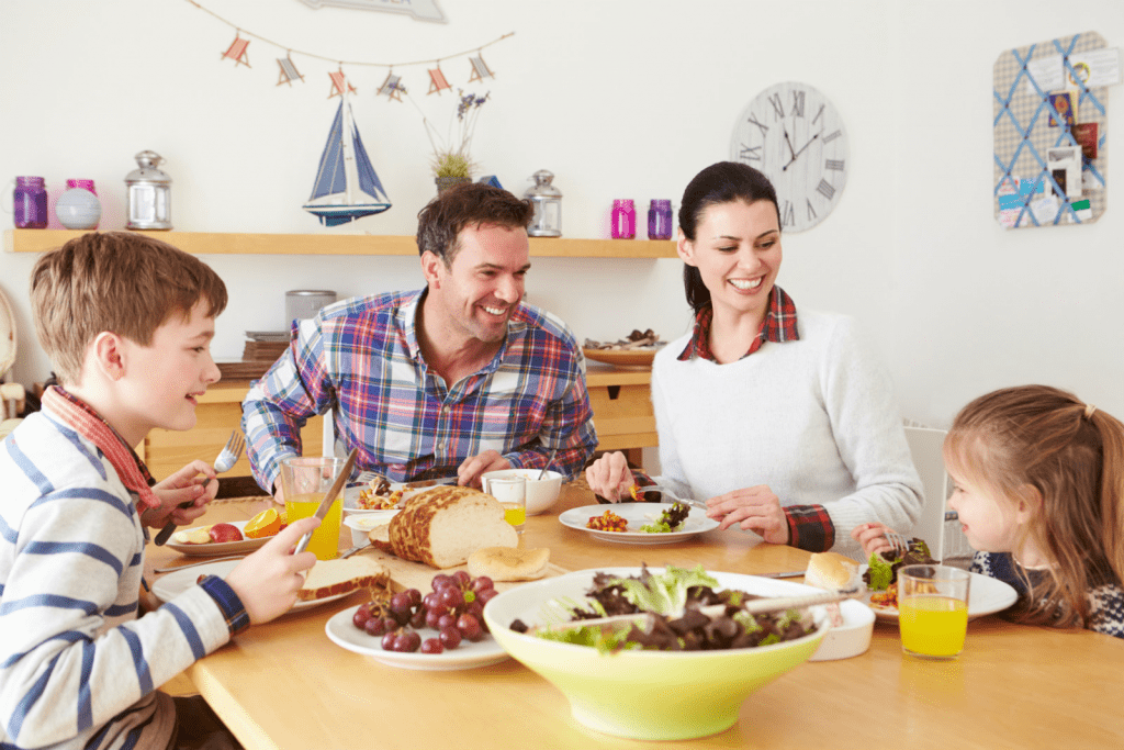 Fomentar un ambiente de apoyo, donde las emociones se gestionen de manera saludable contribuirá a una conducta alimentaria saludable.