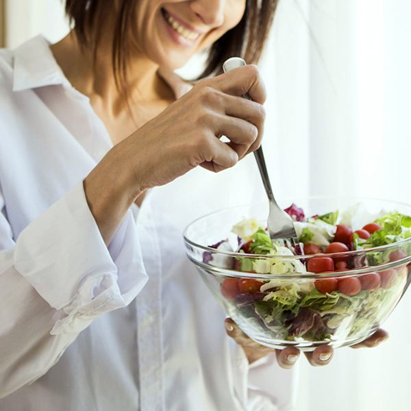 Comer de manera equilibrada y placentera es un pilar fundamental durante la Menopausia y Climaterio para cuidar de tu salud. ¡Contar con la ayuda de alguien que te guie a ello es fundamental!