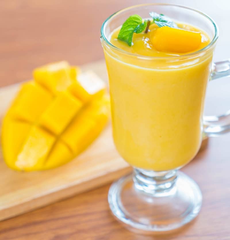 Batido de yogur con mango y naranja 