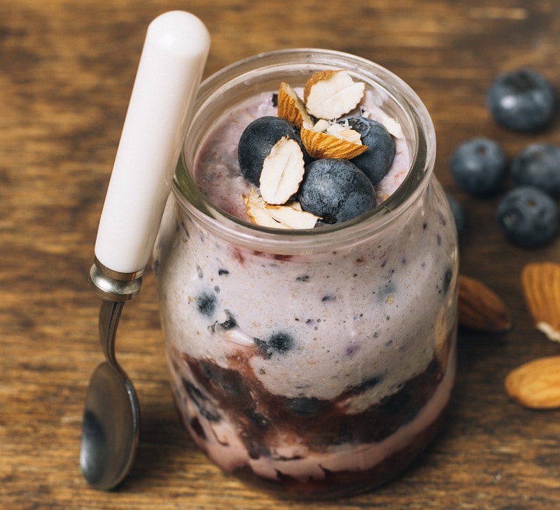 Smoothie-de-yogur-avena-y-acai. recetas altas en calcio